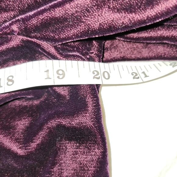 Hollister burgundy crushed velvet  bell sleeve top in size small nwt! - Picture 6 of 11